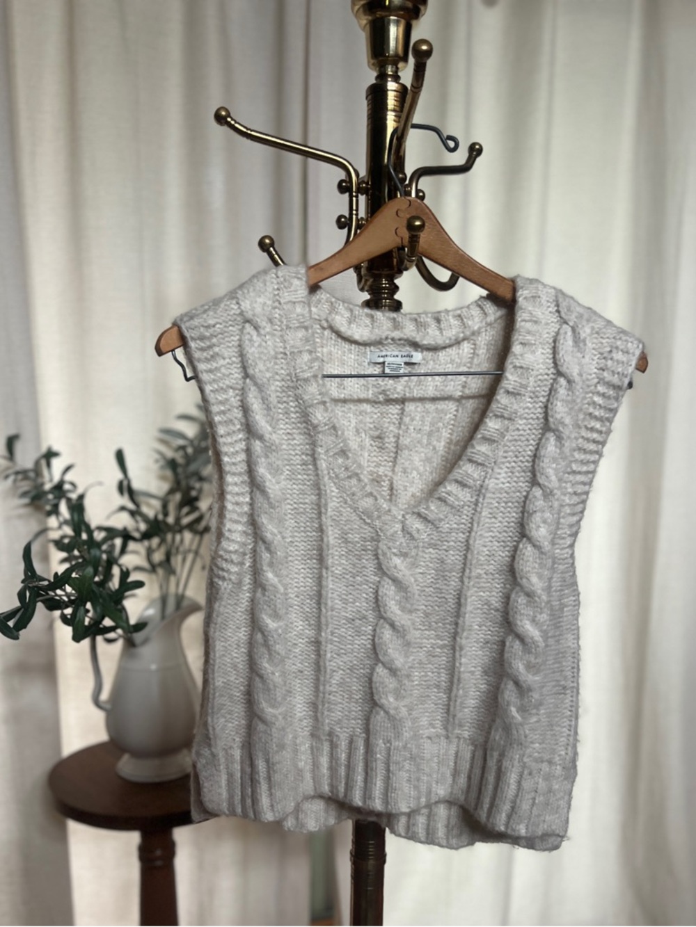 American Eagle 🦅 Cable Knit V-Neck Sweater Vest in Cream NWOT